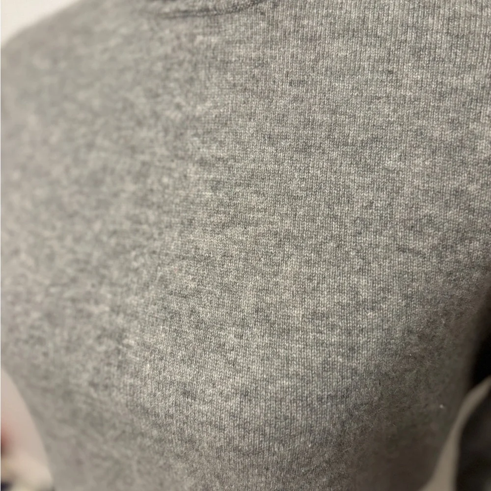Henri Bendel 100% Cashmere Classic Gray Turtleneck Sweater sz Large